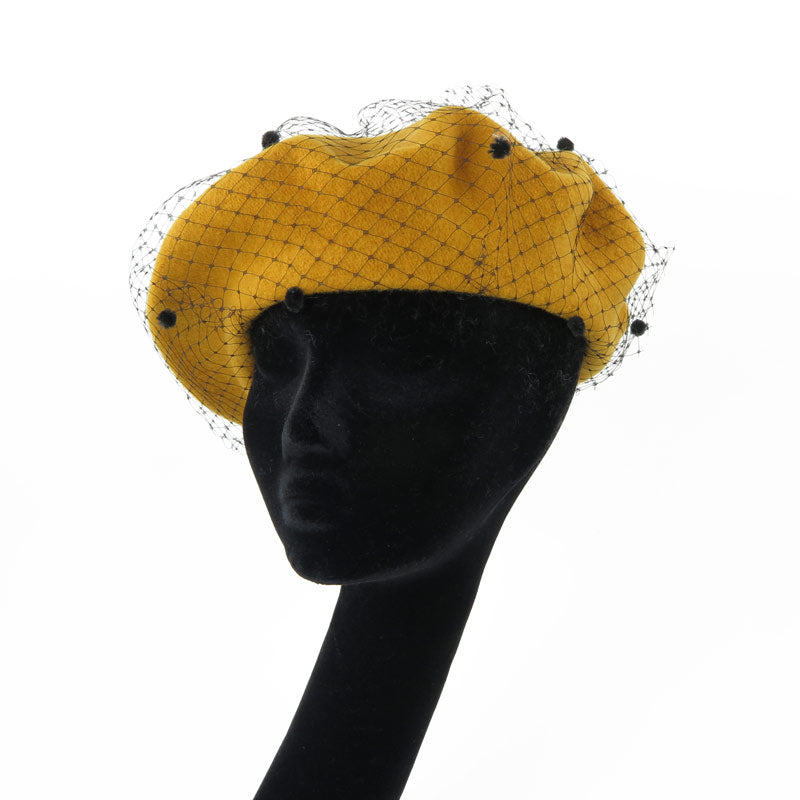 Basco in lana ocra con veletta