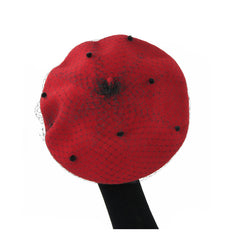 Basco in lana rosso con veletta