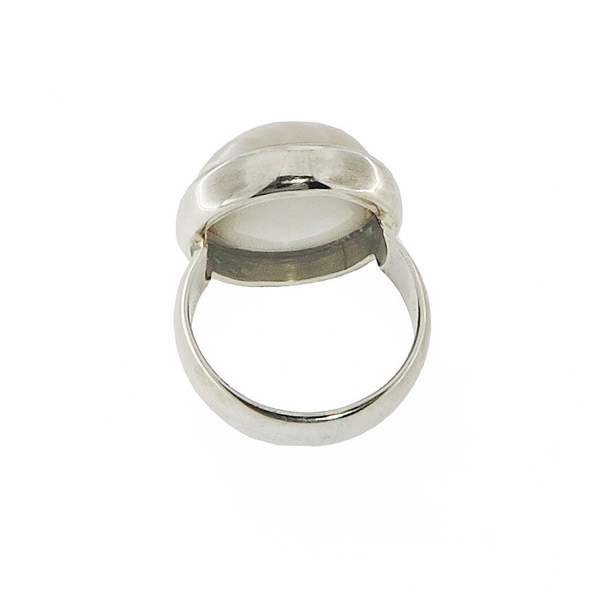 Silver ring with mabé pearl
