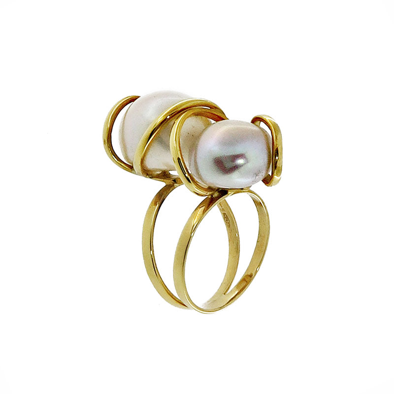 Yellow gold ring with natural pearls